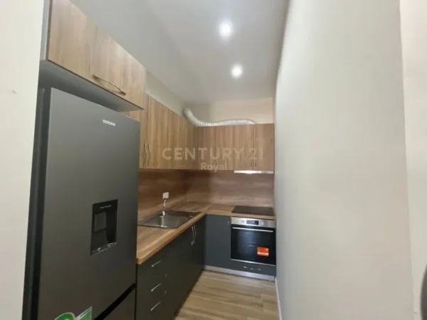 Tirane, jepet me qera apartament Kati 7, 100 m² 700 € 