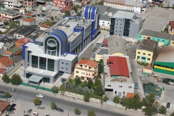 Tirane, shitet truall , 150 m² 150.000 € (Prane Spitalit Amerikan 3)