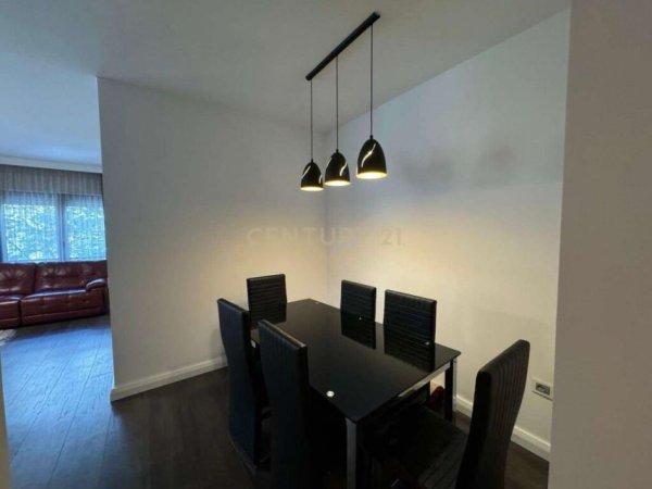 Tirane, shes apartament 2+1+2+POST PARKIMI+Ballkon , 129 m² 450.000 € (Kompleksi Delijorgji, Rruga e Kavajës)