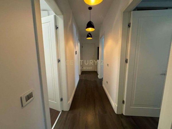 Tirane, shes apartament 2+1+2+POST PARKIMI+Ballkon , 129 m² 450.000 € (Kompleksi Delijorgji, Rruga e Kavajës)