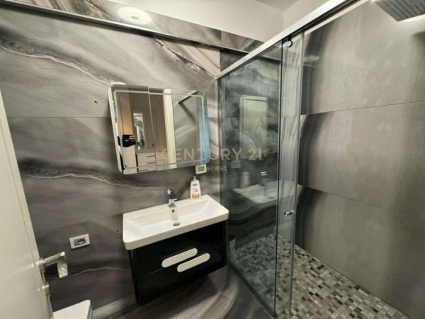 Tirane, shes apartament 2+1+2+POST PARKIMI+Ballkon , 129 m² 450.000 € (Kompleksi Delijorgji, Rruga e Kavajës)