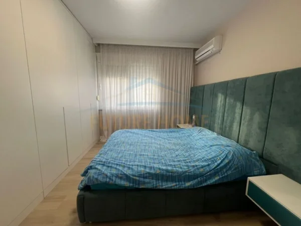 Tirane, shitet apartament 2+1+Ballkon Kati 1, 114 m² 210.000 € (Zogu i Zi)