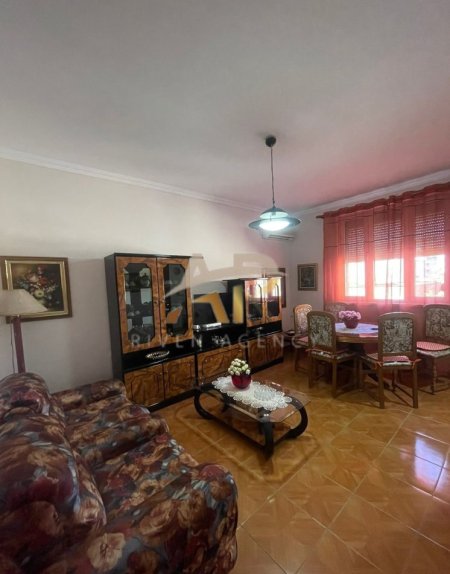 Tirane, jepet me qera apartament 2+1 Kati 4, 86 m² 600 € (Rruga Qemal Stafa)