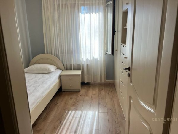 Tirane, jap me qera apartament 3+1+2 , 160 m² 1.650 € (Rruga e Kosovarëve)