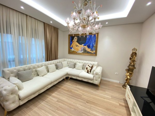 Tirane, jepet me qera apartament 1+1+Ballkon Kati 3, 67 m² 750 € (Liqeni i Thate)