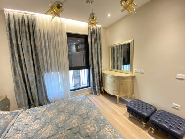 Tirane, jepet me qera apartament 1+1+Ballkon Kati 3, 67 m² 750 € (Liqeni i Thate)