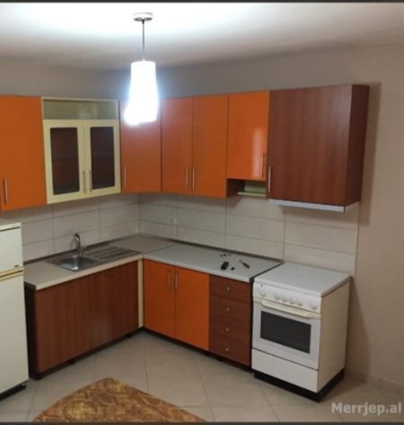 Tirane, jepet me qera Vile 1+1 Kati 1, 60 m² (Mbrapa Skrapit, Fundi Rruges Burgut)