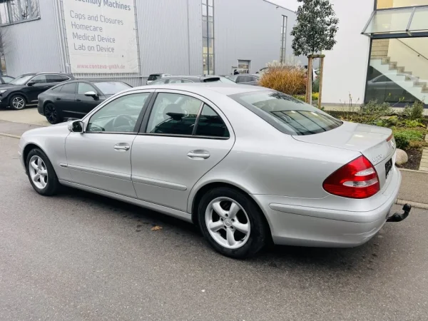 Tirane, shes makine Mercedes Benz E 220 CDI Automat 158.000 km Nafte, gri metalizato automatik 158.200 km 4.800 €