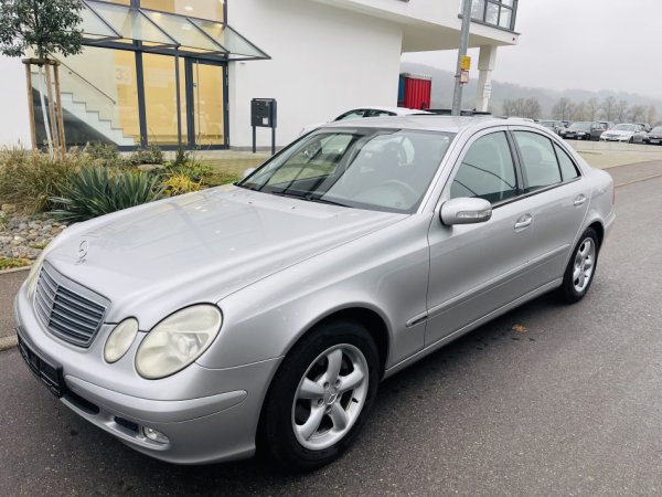 Tirane, shes makine Mercedes Benz E 220 CDI Automat 158.000 km Nafte, gri metalizato automatik 158.200 km 4.800 €