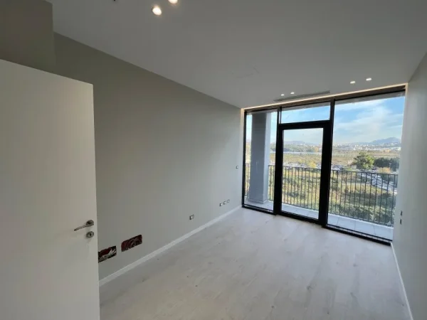 Tirane, jepet me qera zyre Kati 4, 125 m² 1.250 € (RRUGA E KOSOVAREVE)