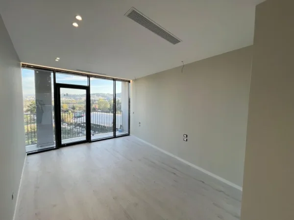 Tirane, jepet me qera zyre Kati 4, 125 m² 1.250 € (RRUGA E KOSOVAREVE)