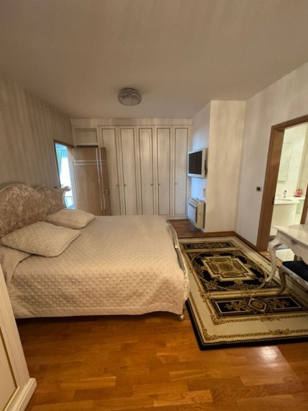 Tirane, jepet me qera apartament 2+1+Ballkon Kati 6, 110 m² 2.000 € (Blloku)