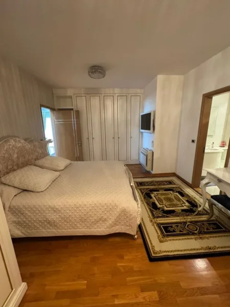 Tirane, jepet me qera apartament 2+1+Ballkon Kati 6, 110 m² 2.000 € (Blloku)
