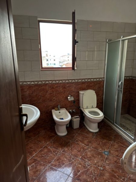 Tirane, jepet me qera apartament 2+1+Ballkon Kati 4, 100 m² 450 € (don bosko . prane xhamise)