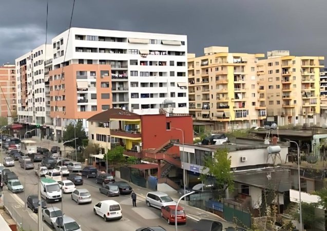 Tirane, jepet me qera apartament 2+1 Kati 1, 100 m² 380 € (Laprake)