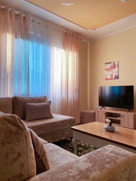 Tirane, jepet me qera apartament 2+1 Kati 8, 94 m² 600 € (stacioni i trenit)