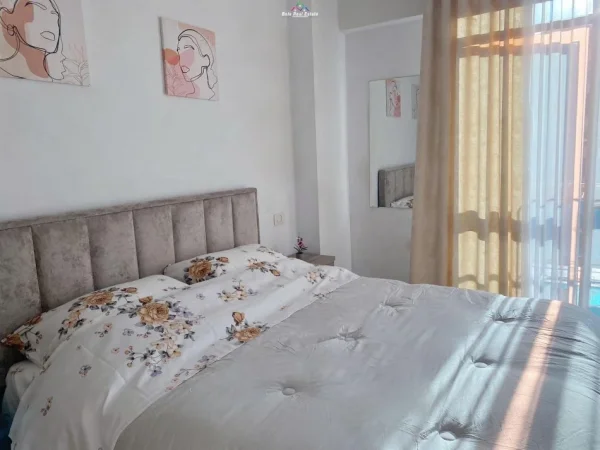 Tirane, jepet me qera apartament 2+1 Kati 8, 94 m² 600 € (stacioni i trenit)