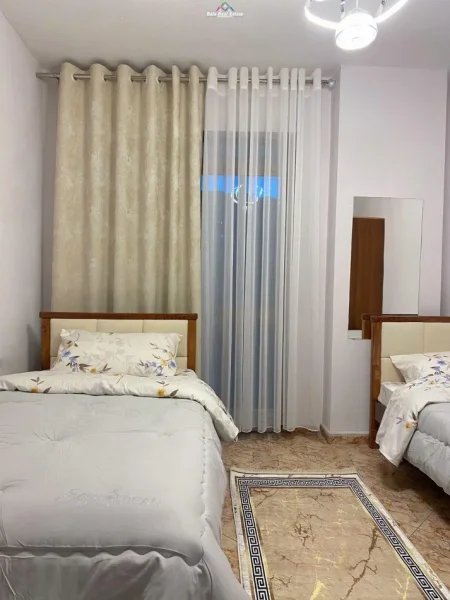 Tirane, jepet me qera apartament 2+1 Kati 8, 94 m² 600 € (stacioni i trenit)