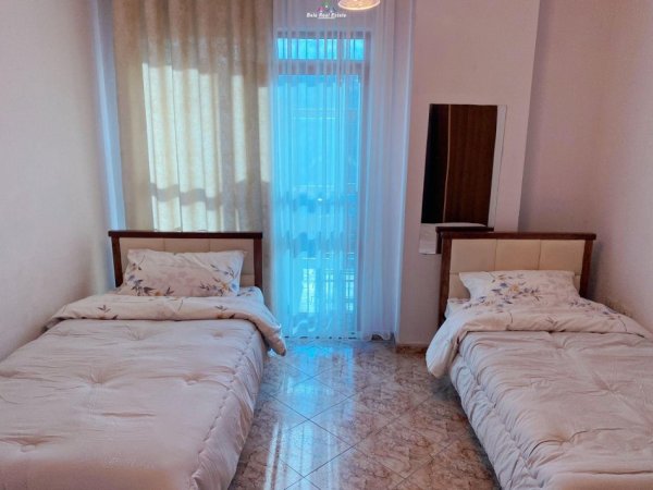 Tirane, jepet me qera apartament 2+1 Kati 8, 94 m² 600 € (stacioni i trenit)