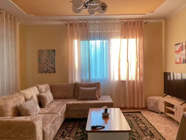 Tirane, jepet me qera apartament 2+1 Kati 8, 94 m² 600 € (stacioni i trenit)
