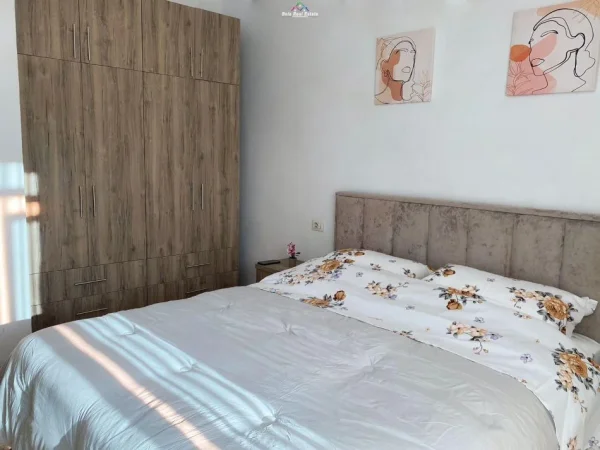 Tirane, jepet me qera apartament 2+1 Kati 8, 94 m² 600 € (stacioni i trenit)