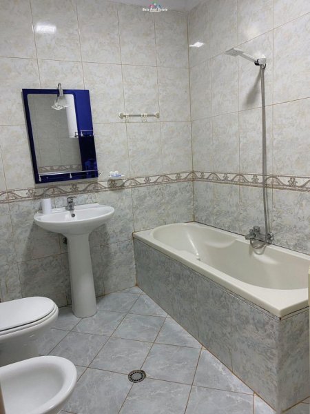 Tirane, jepet me qera apartament 2+1 Kati 8, 94 m² 600 € (stacioni i trenit)