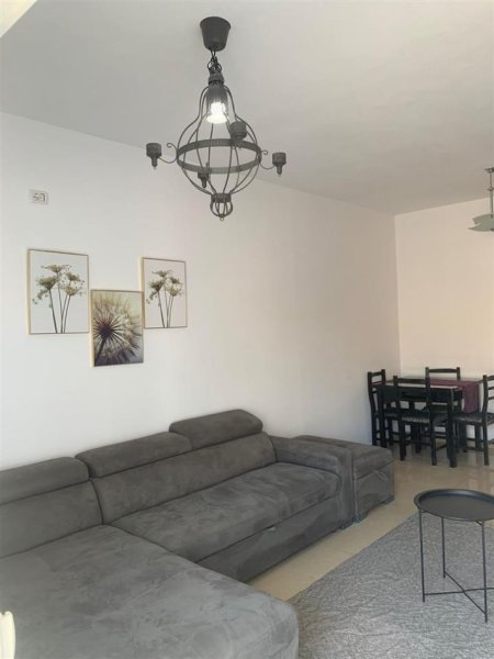 Durres, jepet me qera apartament 1+1 Kati 4, 300 € (Pavaresia, Durres)