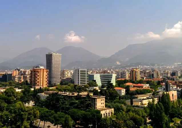 Tirane, jepet me qera ambjent biznesi Kati 2, 440 m² 1.100 € (Sauk)