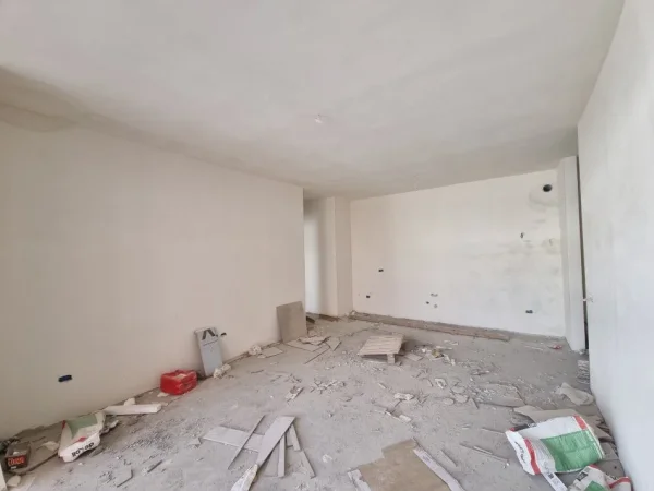 Tirane, shitet apartament 2+1+Ballkon Kati 6, (Xhanfize keko)