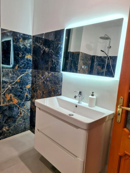 Tirane, jepet me qera apartament 1+1 Kati 1, 45 m² 500 €