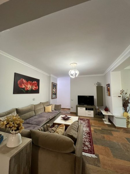 Tirane, jepet me qera apartament 3+1+Ballkon Kati 6, 1.000 € (Rruga Siri Kodra, prane Selvise)