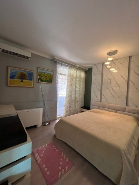Tirane, jepet me qera apartament 3+1+Ballkon Kati 6, 1.000 € (Rruga Siri Kodra, prane Selvise)