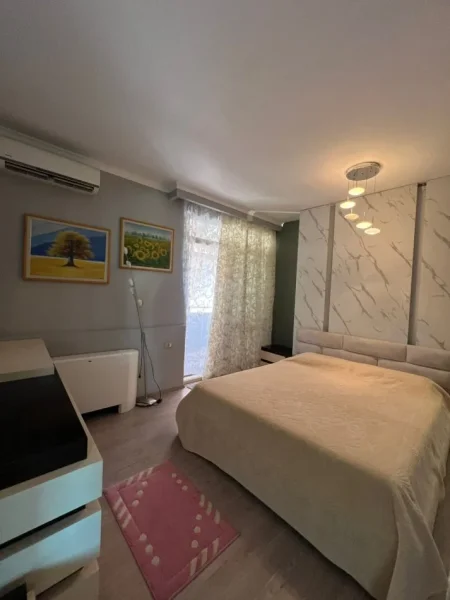 Tirane, jepet me qera apartament 3+1+Ballkon Kati 6, 1.000 € (Rruga Siri Kodra, prane Selvise)