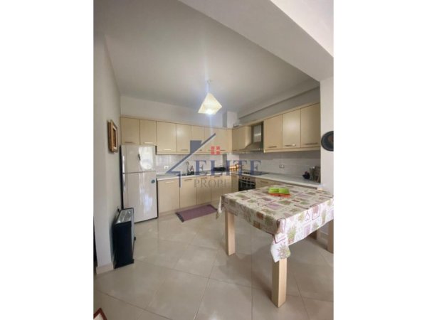 Tirane, jepet me qera apartament 2+1 Kati 2, 85 m² 400 € (Xhamia e Selites)