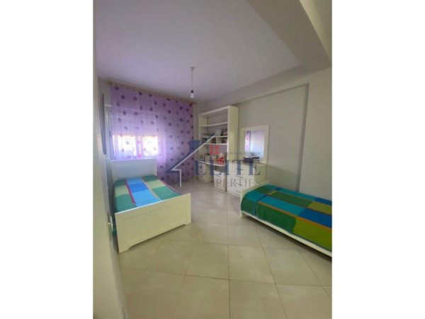 Tirane, jepet me qera apartament 2+1 Kati 2, 85 m² 400 € (Xhamia e Selites)