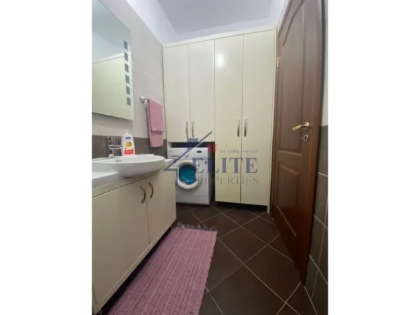 Tirane, jepet me qera apartament 2+1 Kati 2, 85 m² 400 € (Xhamia e Selites)