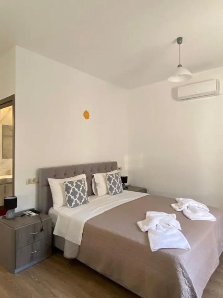Tirane, jepet me qera apartament 3+1 Kati 4, 106 m² 800 € (zogu i zi)
