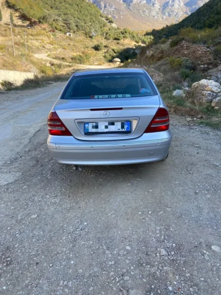 Tirane, shitet makine Benz C Class Benzin+Gaz, gri metalizato automatik Kondicioner 225.000 km 3.500 €