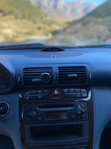 Tirane, shitet makine Benz C Class Benzin+Gaz, gri metalizato automatik Kondicioner 225.000 km 3.500 €