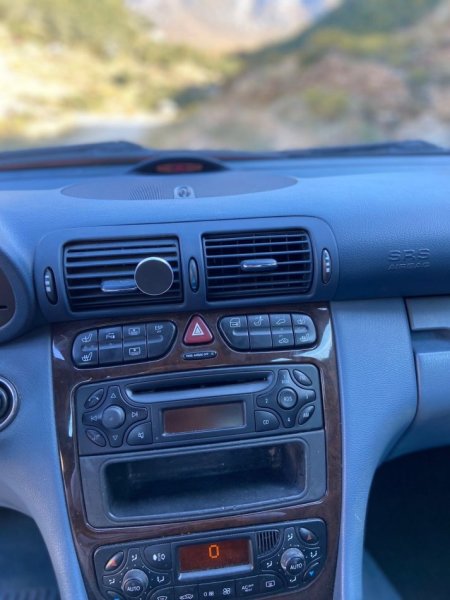 Tirane, shitet makine Benz C Class Benzin+Gaz, gri metalizato automatik Kondicioner 225.000 km 3.500 €