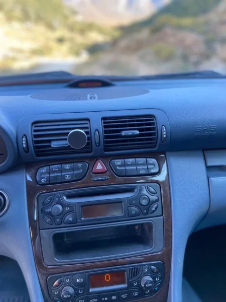 Tirane, shitet makine Benz C Class Benzin+Gaz, gri metalizato automatik Kondicioner 225.000 km 3.500 €