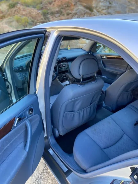 Tirane, shitet makine Benz C Class Benzin+Gaz, gri metalizato automatik Kondicioner 225.000 km 3.500 €