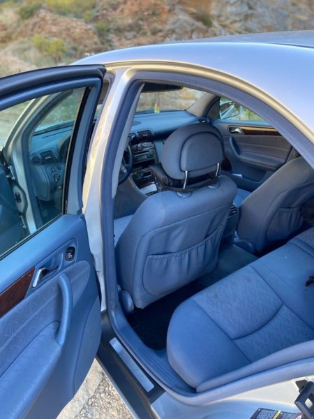 Tirane, shitet makine Benz C Class Benzin+Gaz, gri metalizato automatik Kondicioner 225.000 km 3.500 €