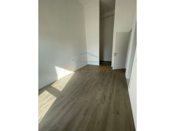 Tirane, shitet ambjent biznesi Kati 1, 103 m² 240.000 € (Porcelan)