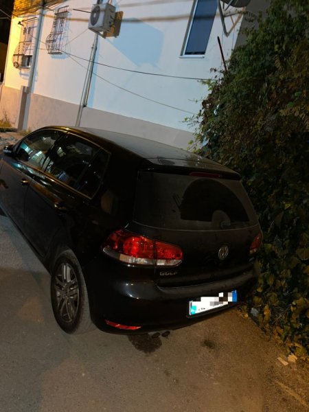 Tirane, shitet makine VW GOLF 6 Benzin, e zeze automatik Klima 195 km 4.500 €