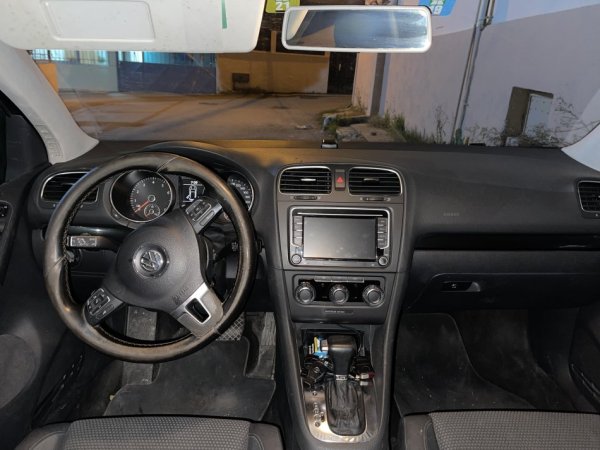 Tirane, shitet makine VW GOLF 6 Benzin, e zeze automatik Klima 195 km 4.500 €