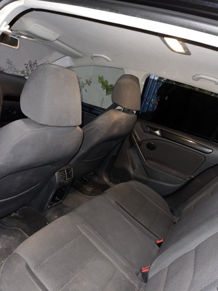 Tirane, shitet makine VW GOLF 6 Benzin, e zeze automatik Klima 195 km 4.500 €