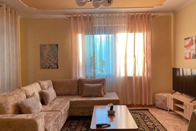Tirane, jepet me qera apartament 2+1+Ballkon Kati 9, 95 m² 600 € (Stacioni i Trenit)