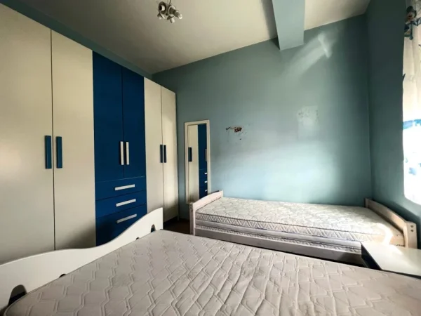Tirane, jepet me qera Vile 3+1+Aneks+Ballkon Kati 1, 140 m² 650 € (sauk)