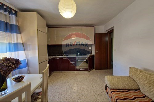 Tirane, jepet me qera apartament 2+1 , 75 m² 450 € 
